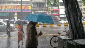 Monsoon_rain_in_Yangon,_Myanmar,_20160812_082637