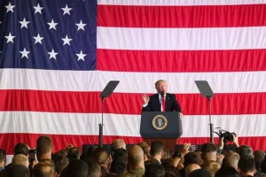 President_Donald_Trump_speaks_to_U.S._service_members_overseas_170527-M-GL218-250