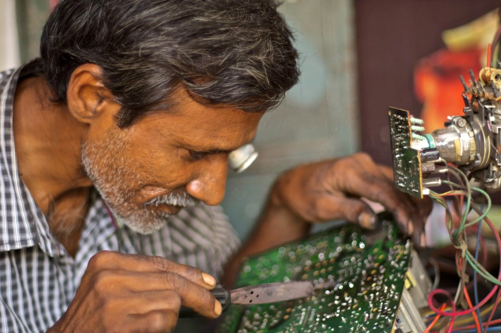 Reducing E-Waste One Fix at a Time: The Power of Local Repair Shops