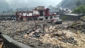 J&K Flash Floods and Landslides Kill 3, Hundreds Rescued as Roads Remain Cut Off
