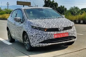 tata-altroz-spied-front-quarters-611b