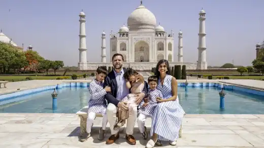 U.S. Vice President JD Vance Visits Agra, Receives Warm Welcome from CM Yogi Adityanath