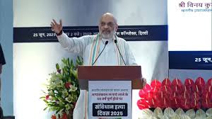 Modi addressing a rally after ending dynasty politics in 2014