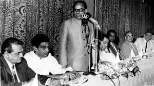 Indira Gandhi raincoat incident with I.K. Gujral during flood visit
