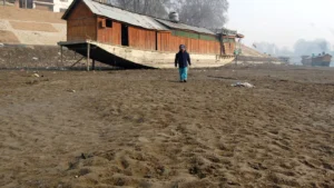 AC sales in Kashmir rise as summer heat increases