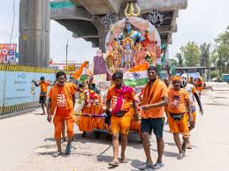 Kanwar Yatra pilgrims walking – Uttarakhand Kanwar Yatra food licence rule enforcement