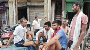 Bihar migrants in Delhi working at a construction site