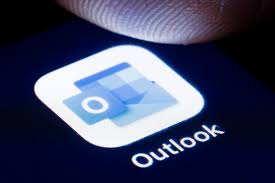Outlook 20-hour outage error screen during Microsoft email disruption