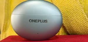 OnePlus Buds 4 review on public transport