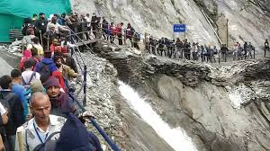 Pilgrims during Amarnath Yatra resumes after landslide disruption