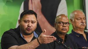 Tejashwi Yadav discussing poll boycott within INDIA bloc